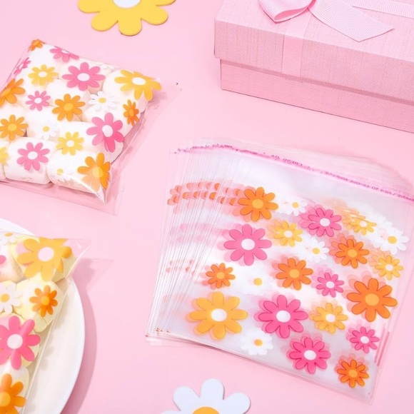 50PC Groovy Flower Pattern Self Adhesive Bags - Picture 3 of 3